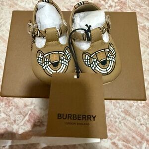 Burberry Beige Baby Shoes with Bear Motif